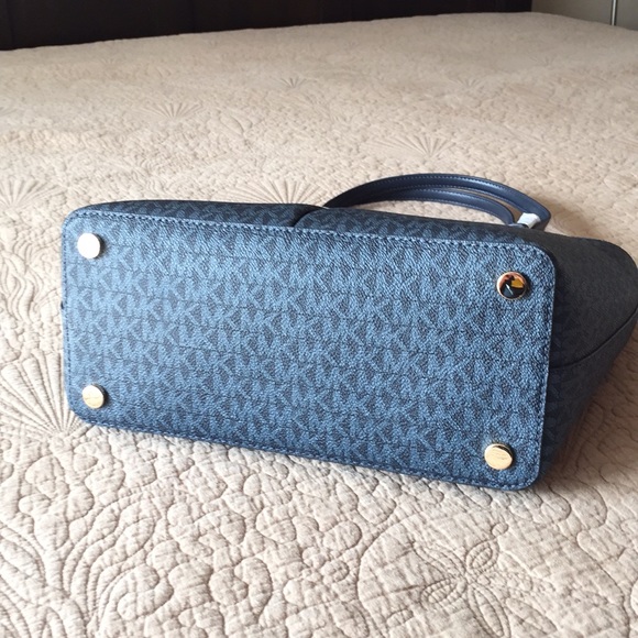 Michael Kors Bedford Medium Tote - Picture 8 of 8